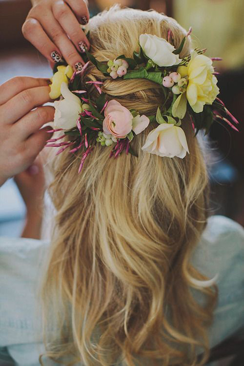 Description: Muôn kiểu tóc cô dâu cài hoa trong mùa cưới lãng mạn - 10