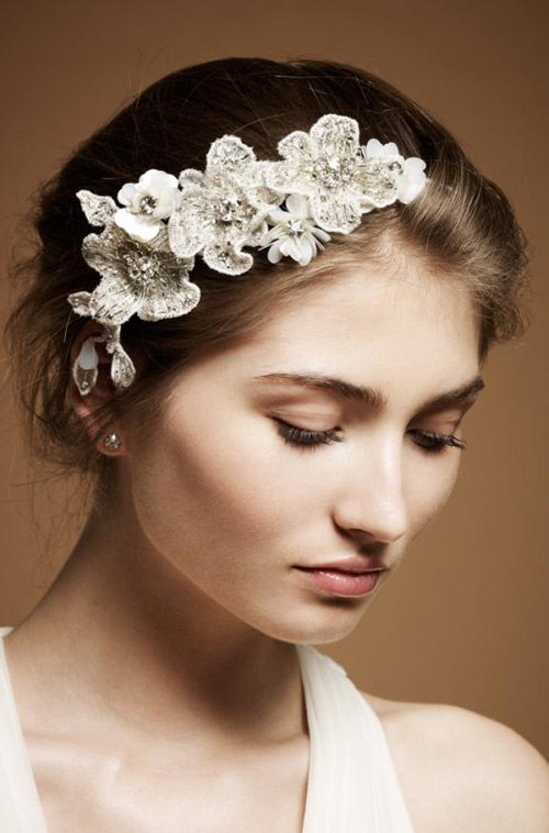 Description: Muôn kiểu tóc cô dâu cài hoa trong mùa cưới lãng mạn - 16