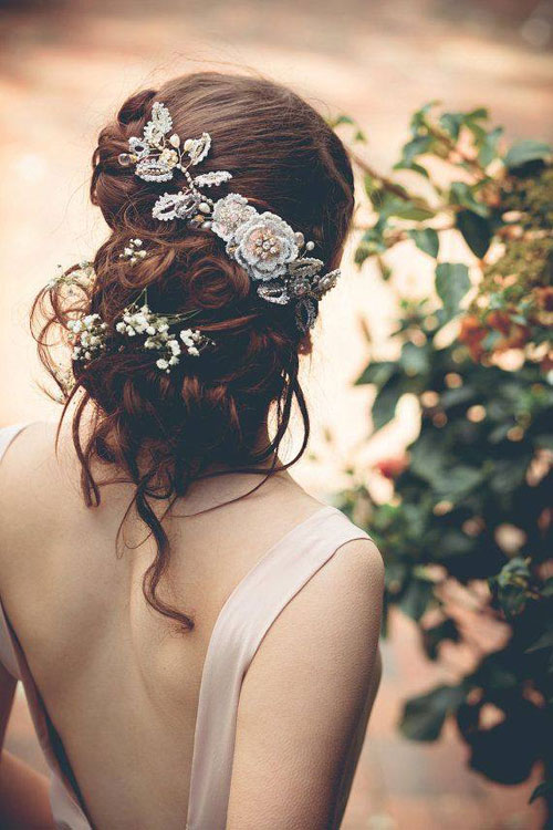 Description: Muôn kiểu tóc cô dâu cài hoa trong mùa cưới lãng mạn - 2