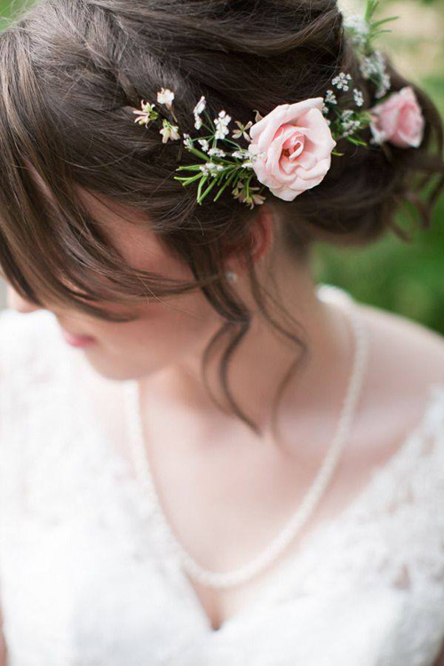 Description: Muôn kiểu tóc cô dâu cài hoa trong mùa cưới lãng mạn - 8